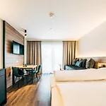 Foxy Aparthotel 4*