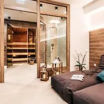 Aparthotel Foxy 4*
