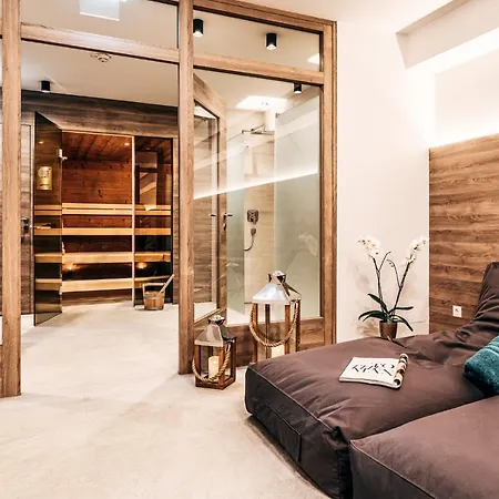 מלון דירות Foxy 4*