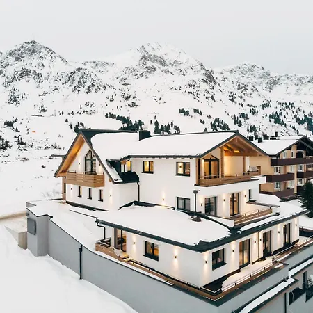 Foxy מלון דירות אוברטאורן