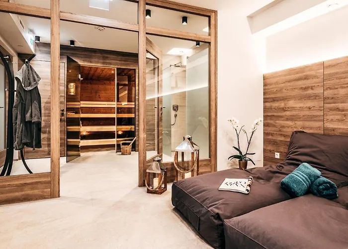 מלון דירות Foxy 4*